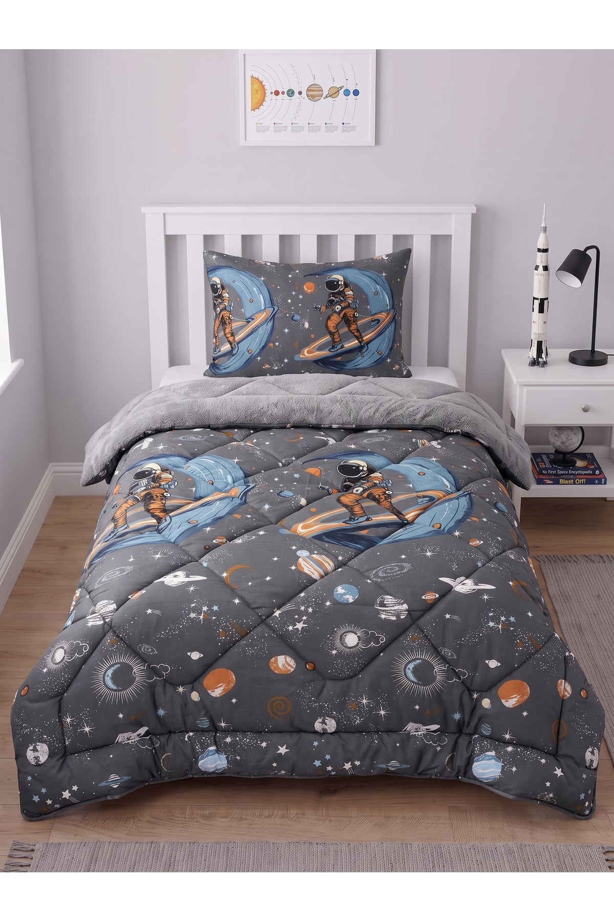 Uzay Desenli Welsoft Tek Kişilik Yorgan Seti | 1 Adet Yorgan 155x215 cm, 1 adet Yastık Kılıfı 50x70 cm | Dolgulu, Yumuşak, Pamuklu Set